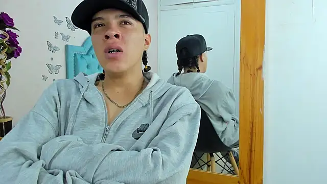 הופעת וובקאם של Charlie_Latino