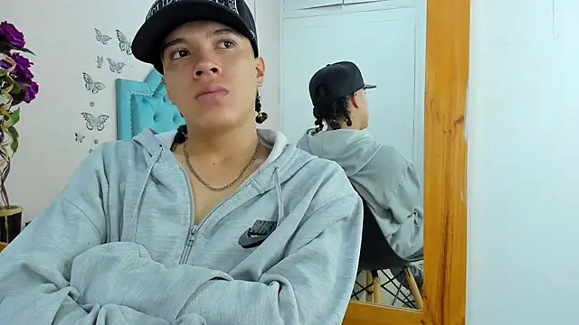 Pokazy przed kamerką – Charlie_Latino