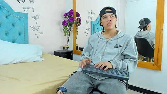 Charlie_Latino Webcam show