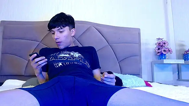 Show modela ethan_twink22 na web-kameri