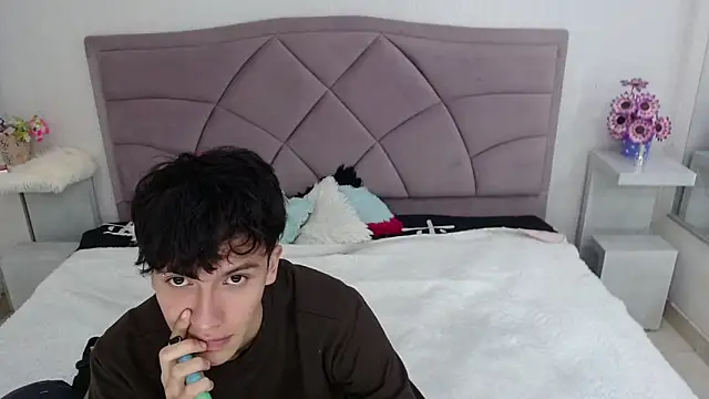 ethan_twink22 webcam show