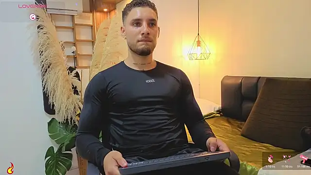 Kiing_001 Adlı Modelin Web Kamerası Şovu