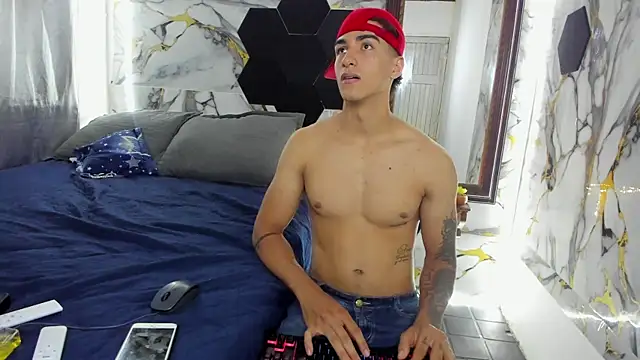 Goldendesirexx – webcam-show