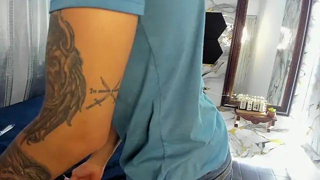Goldendesirexx's Webcam Show