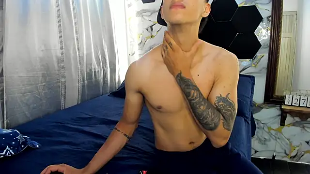 Goldendesirexx's Webcam Show