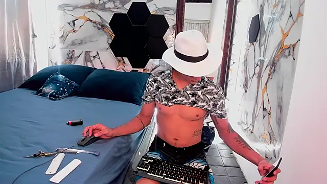 הופעת וובקאם של Goldendesirexx