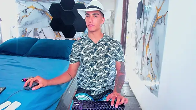 Webkamerová show Goldendesirexx