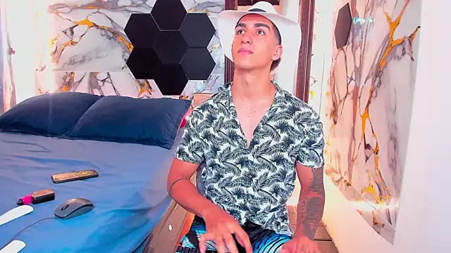 Goldendesirexx webcam show