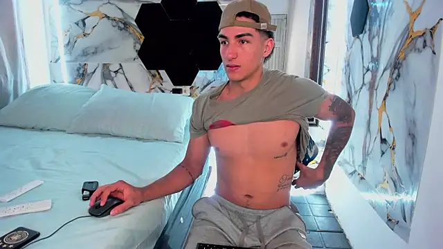 Goldendesirexx webcam show
