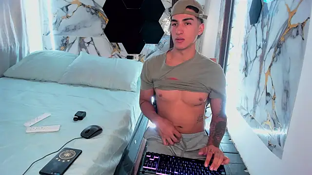 Goldendesirexx webcam show