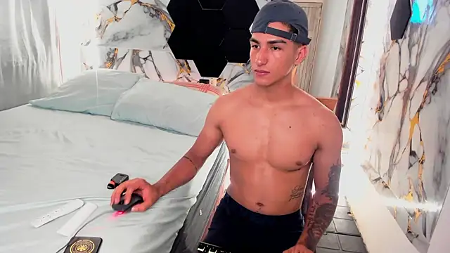 Goldendesirexx Show in webcam