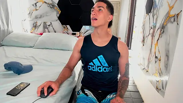Goldendesirexx's Webcam Show