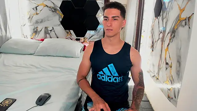 Goldendesirexx 网络视讯表演