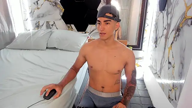Goldendesirexx Show in webcam