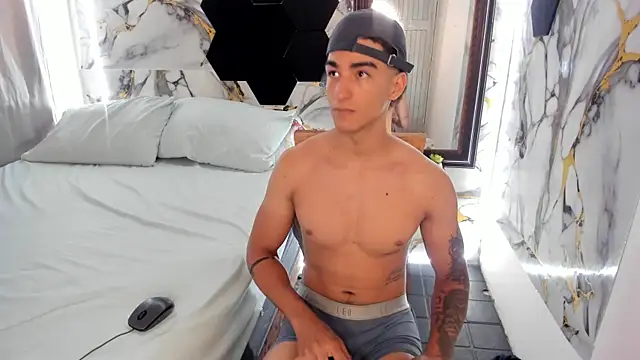 Goldendesirexx webcam show