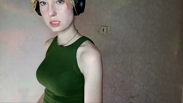 Chatroom XXX en direct de CuteLittleAngel