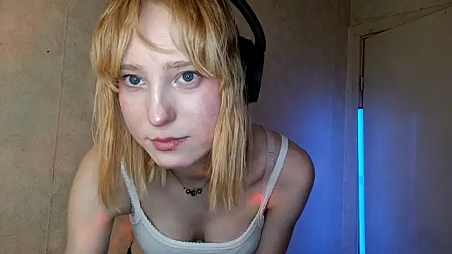 Show modela CuteLittleAngel na web-kameri