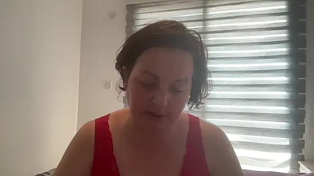 MidnightEnglishRose Show in webcam