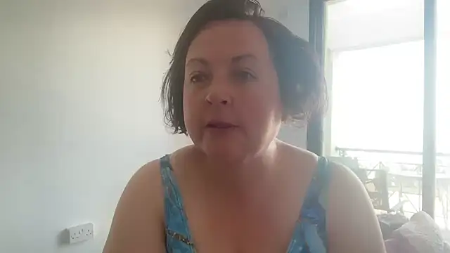 MidnightEnglishRose's Live XXX Chat