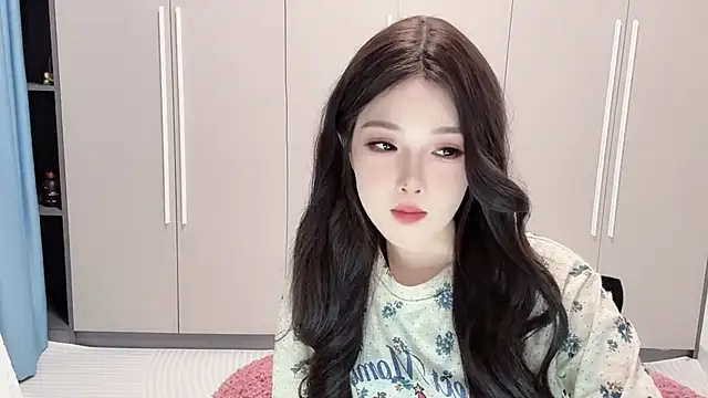 QOiio Adlı Modelin Canlı XXX Sohbeti