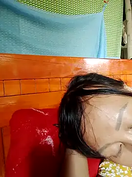 Moon_squirtt Adlı Modelin Canlı XXX Sohbeti