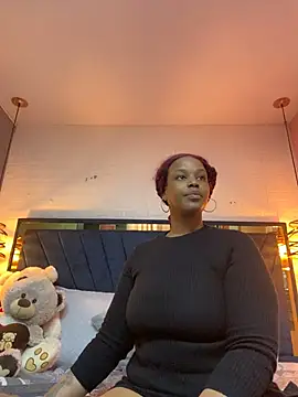 Ayla_Noirn Webbikameraesitys