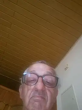 Show modela OutsideDunce na web-kameri