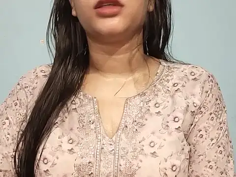 Adhiti_1's Live XXX Chat