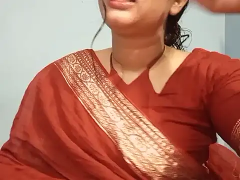 Adhiti_1's Live XXX Chat