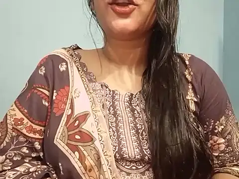 Chat +18 de Adhiti_1 ao vivo