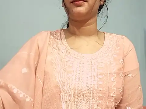 Adhiti_1 Adlı Modelin Canlı XXX Sohbeti