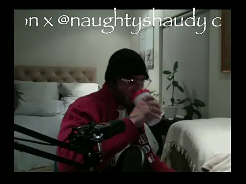 NAUGHTYSHAUDYn Webbikameraesitys