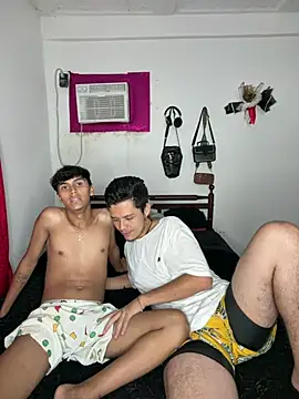 Kenet_and_james_n Webbikameraesitys
