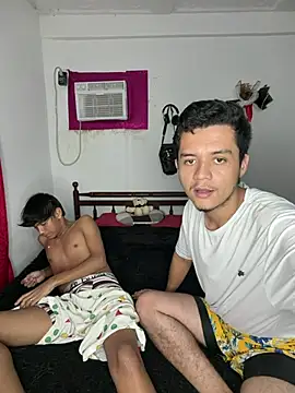 Show modela Kenet_and_james_ na web-kameri