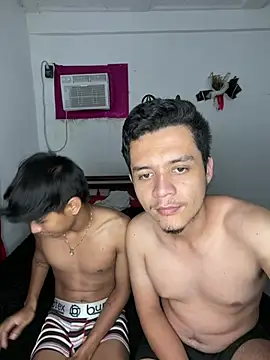 Pokazy przed kamerką – Kenet_and_james_