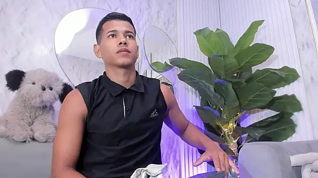 Noah_sexhotty: διαδικτυακό σόου στην κάμερα