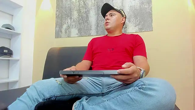 THEO_WOOD3 Show in webcam