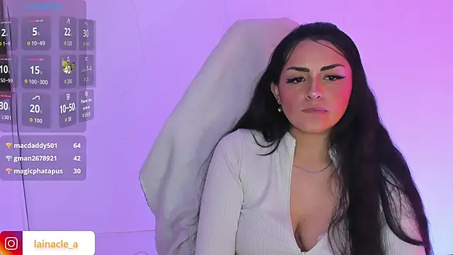 Chat +18 de _onlylaiii_ ao vivo