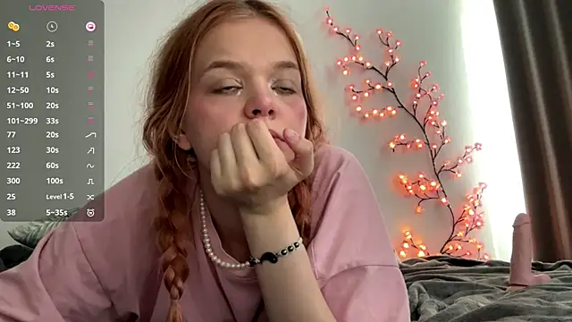 ellyclacher webcam show