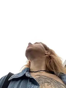 הופעת וובקאם של Sweety_Risk