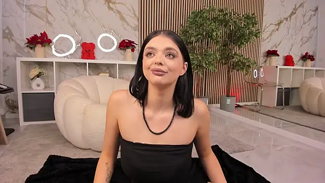 NoctisBella Show in webcam
