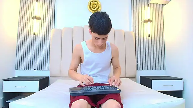 Stiven_Cooper2's Webcam Show