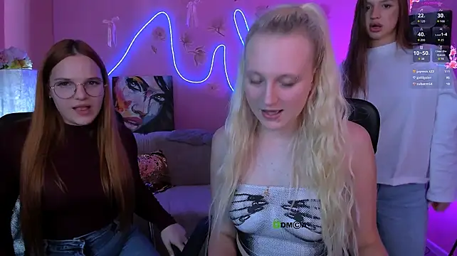 bloom_night Show in webcam