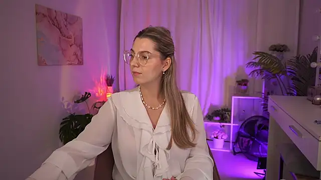 LucreciaStorm – Live XXX-chat