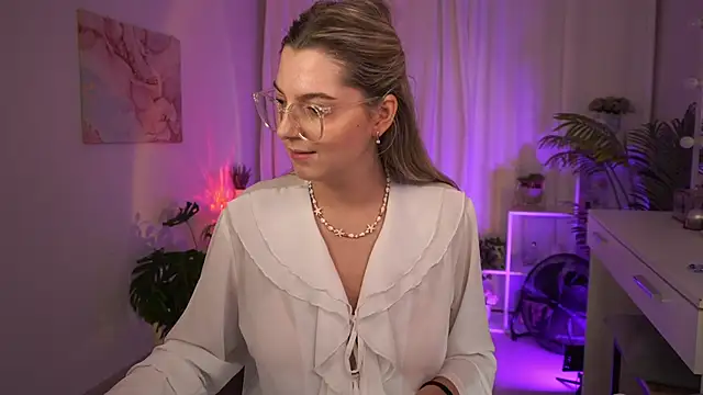 XXX chat uživo modela LucreciaStorm