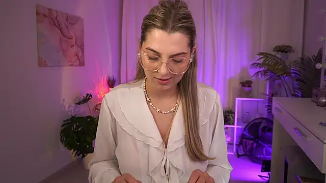 LucreciaStorm's Live XXX Chat
