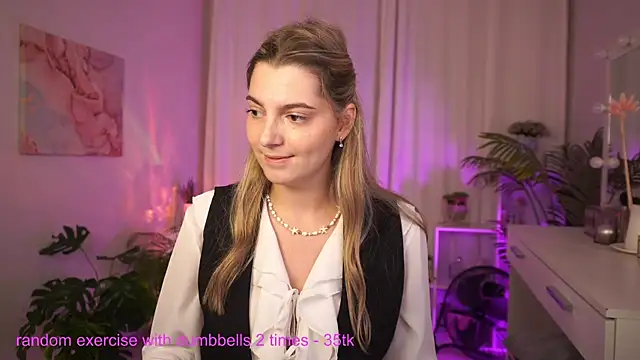 LucreciaStorm élő XXX-chatje