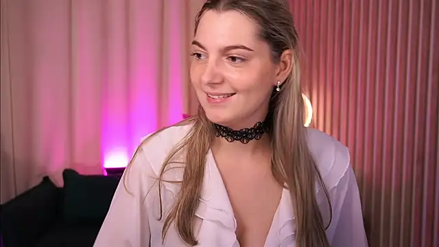Chatroom XXX en direct de LucreciaStorm