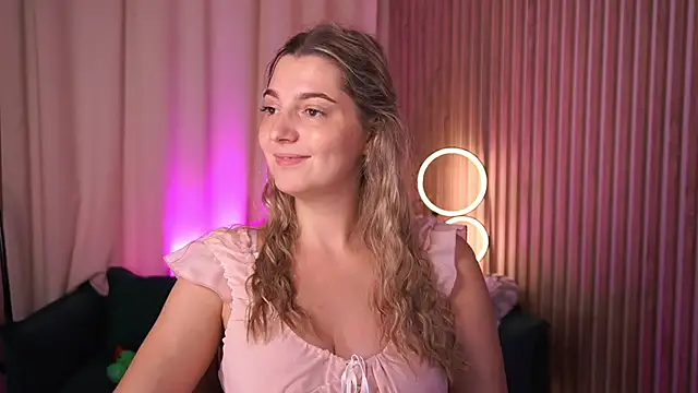 LucreciaStorm Adlı Modelin Canlı XXX Sohbeti