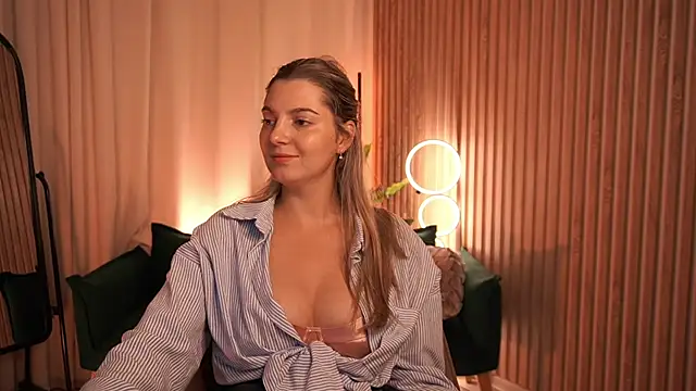 LucreciaStorm Chat XXX in diretta